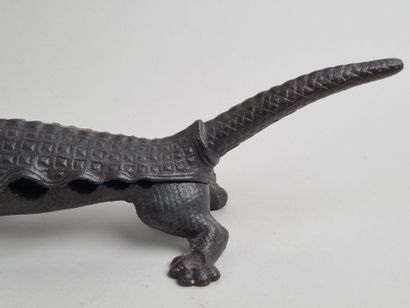 Mâche-bouchon figuratif CROCODILE en posture...