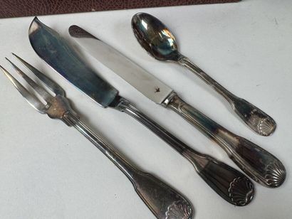 ERCUIS.
Partie de ménagère en métal argenté,...