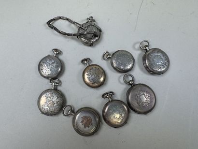 Collection de 9 montres de col en argent...