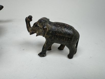 INDOCHINE, XXe.
Animal stylisé.
Verseuse...