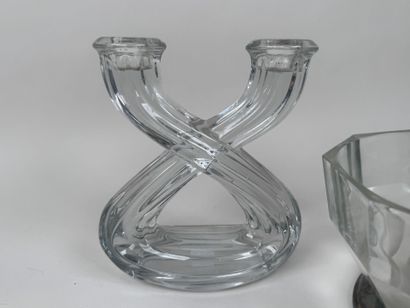 Lot en verre comprenant :
- un bougeoir ou...