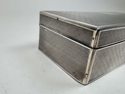Boîte rectangulaire en argent 925/1000 guilloché...