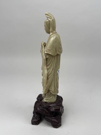 CHINE, XXe.
Personnage aux instruments.
Sujet...