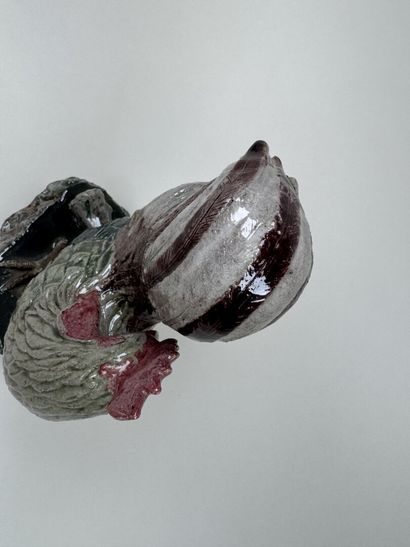 Sujet en grès émaillé polychrome figurant...