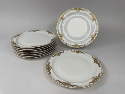 L. BERNARDAUD & Cie. à Limoges.
Modèle COQUILLE.
Série...