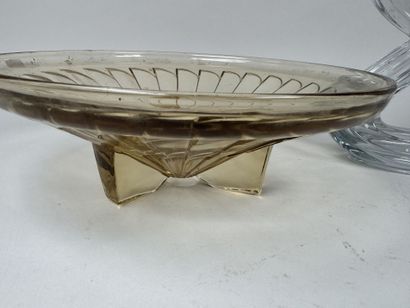 Lot en verre comprenant :
- un bougeoir ou...