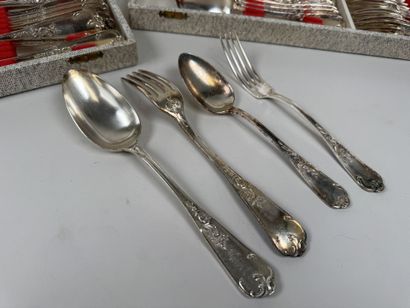 Partie de ménagère en métal argenté, modèle...