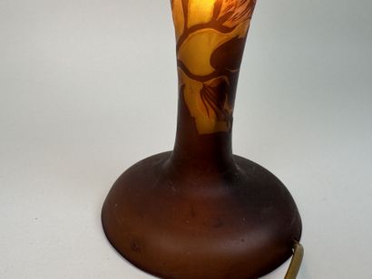 GALLE TIP.
Pied de lampe en verre multicouches...