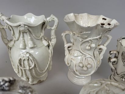 LANGEAIS.
6 pièces de forme en faïence crème...