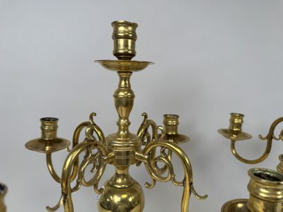 Grande paire de flambeaux à quatre bras et...