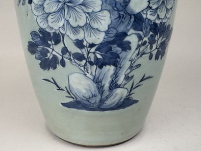 CHINE, XXe.
Grande potiche en porcelaine...