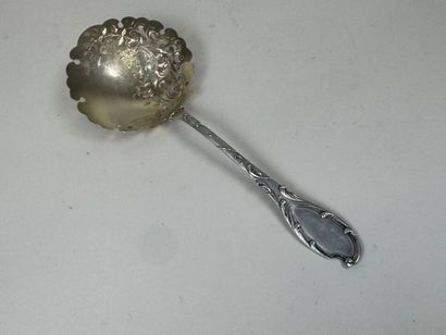 Cuillère de service à fraises en argent et...