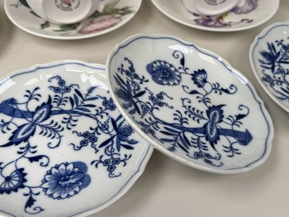 Six grandes tasses déjeuners et leurs sous-tasses...