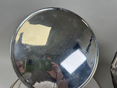 Lot comprenant :
- série de 6 plats ou grandes...