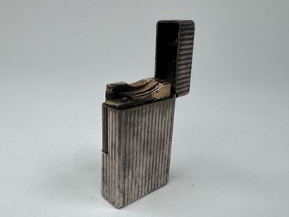 S.T. DUPONT à Paris.
Briquet de poche en...