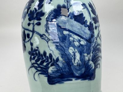 CHINE, XXe.
Grand vase balustre en porcelaine...