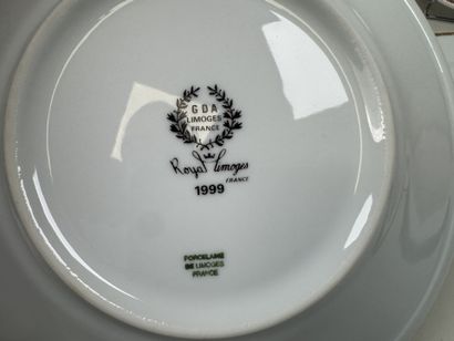 ROYAL LIMOGES.
Série de 6 assiettes plates...
