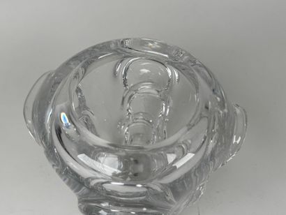 Vase en cristal moulé et pressé à décor en...