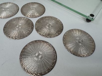 Lot comprenant :
- un dessous de plat de...