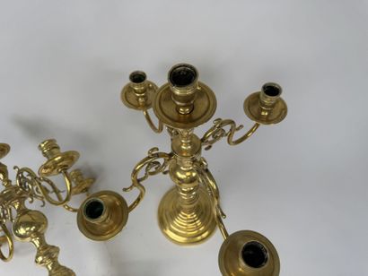 Grande paire de flambeaux à quatre bras et...