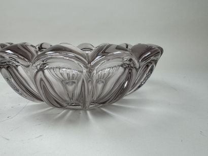 Coupe en verre moulé et pressé.
H. 10 cm.
D....