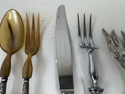 Trois couverts de service en argent fourré,...