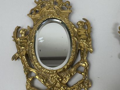 Paire d'appliques en laiton ciselé à deux...