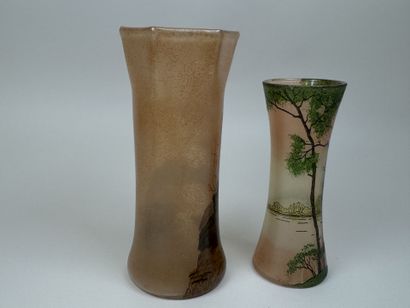 Deux vases en verre coloré à décor peint...