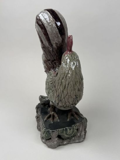 Sujet en grès émaillé polychrome figurant...