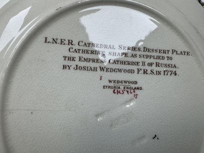 WEDGWOOD.
Série de onze assiettes en faïence...