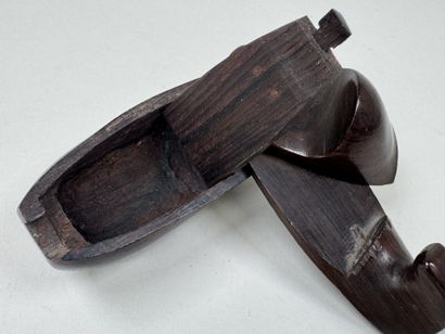 Trois petites tabatières en bois dont une...
