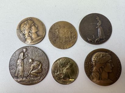 Lot de médailles en bronze dont :
- Pierre-Victor...