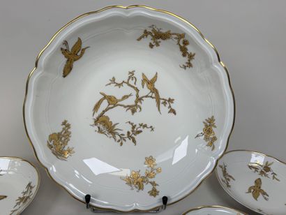 L. BERNARDAUD & Cie Limoges.
Partie de service...