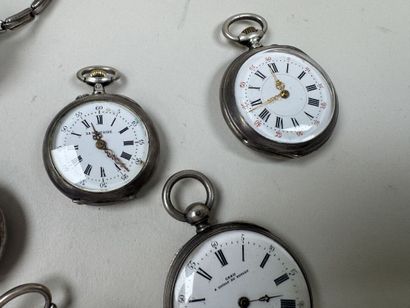 Collection de 9 montres de col en argent...