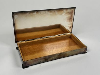 Boite rectangulaire en métal argenté, le...