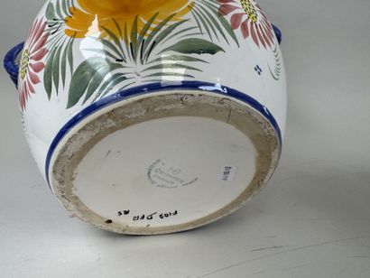 Lot comprenant :
- ASIE, XXe.
Grande jardinière...