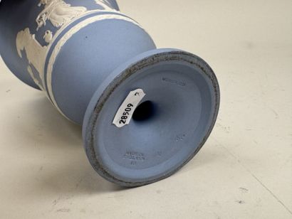 WEDGWOOD.
Vase en biscuit de porcelaine dît...