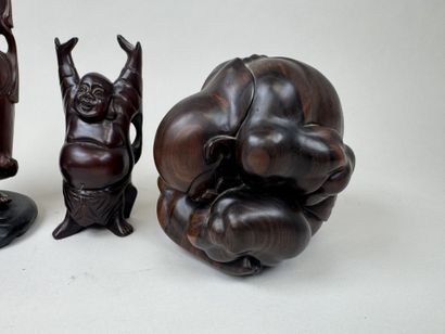 ASIE, XXe.
Quatre bouddhas en résine et bois...