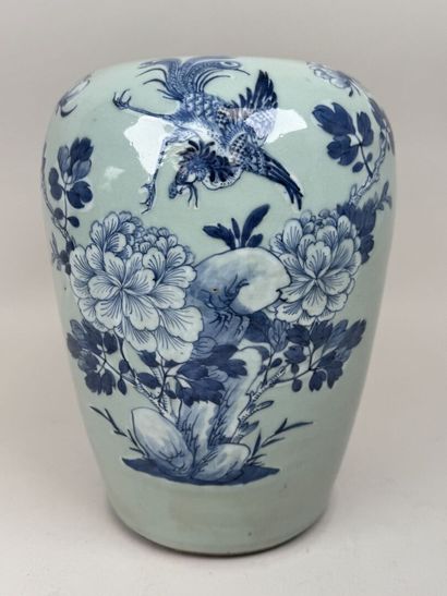 CHINE, XXe.
Grande potiche en porcelaine...