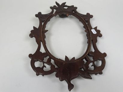 Encadrement en bois ajouré et sculpté à décor...