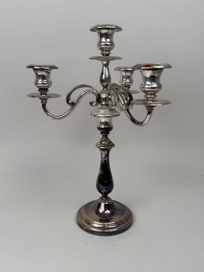 CHRISTOFLE.
Flambeau à 3 bras et 4 lumières...