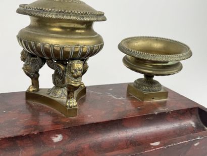 Important encrier repose-plumes de bureau...