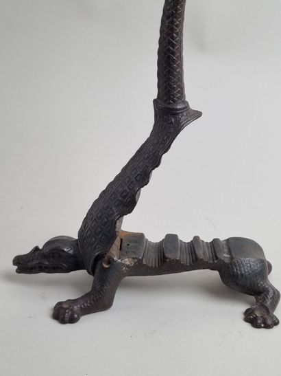 Mâche-bouchon figuratif CROCODILE en posture...