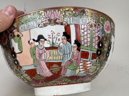 ASIE, XXe.
Grande jatte circulaire en porcelaine...