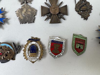 Lot de 11 médailles militaires et civils...