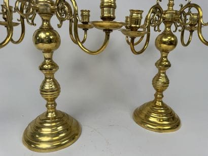 Grande paire de flambeaux à quatre bras et...