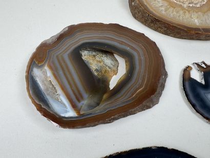 Collection de 9 pierres dures dont agate,...