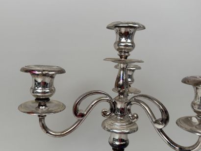 CHRISTOFLE.
Flambeau à 3 bras et 4 lumières...