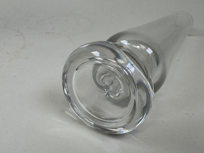 BACCARAT.
Vase en cristal moulé et pressé.
Estampillé.
H....