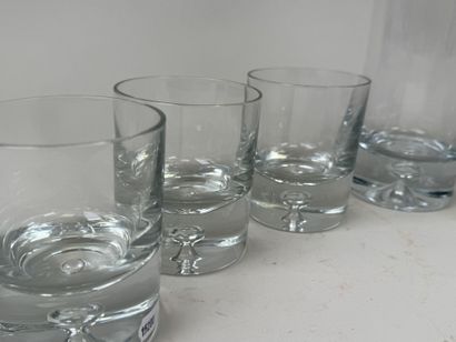 Partie de service à whisky en verre comprenant...